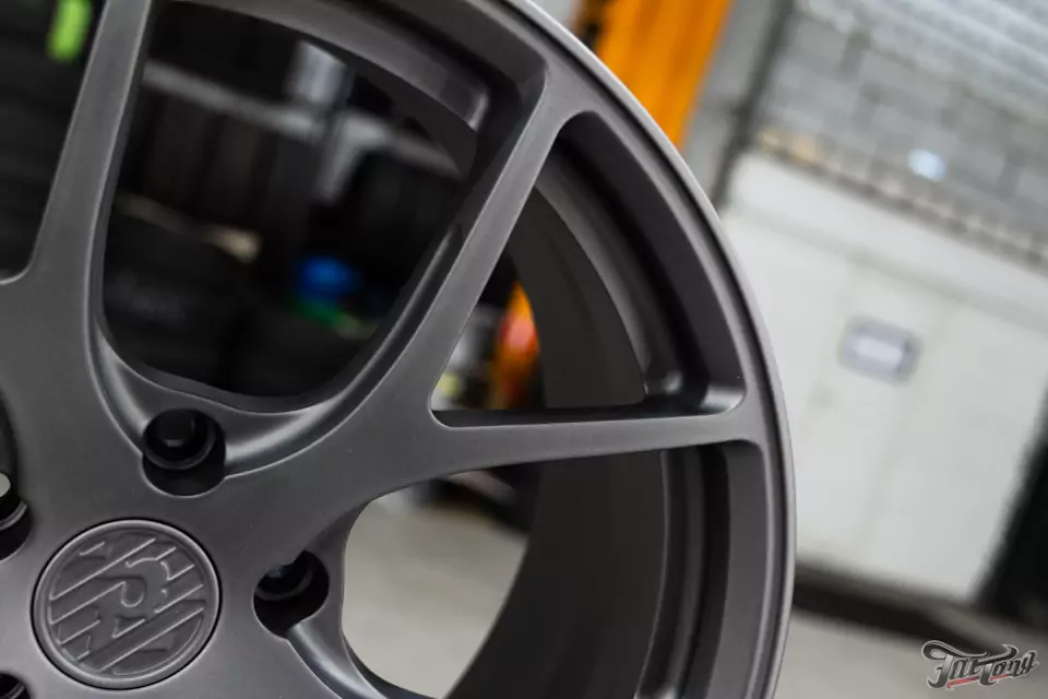 Новые кованые диски для Jeep Grand Cherokee SRT и фирменный Шиномонтаж на вибростенде на оборудовании Hunter
